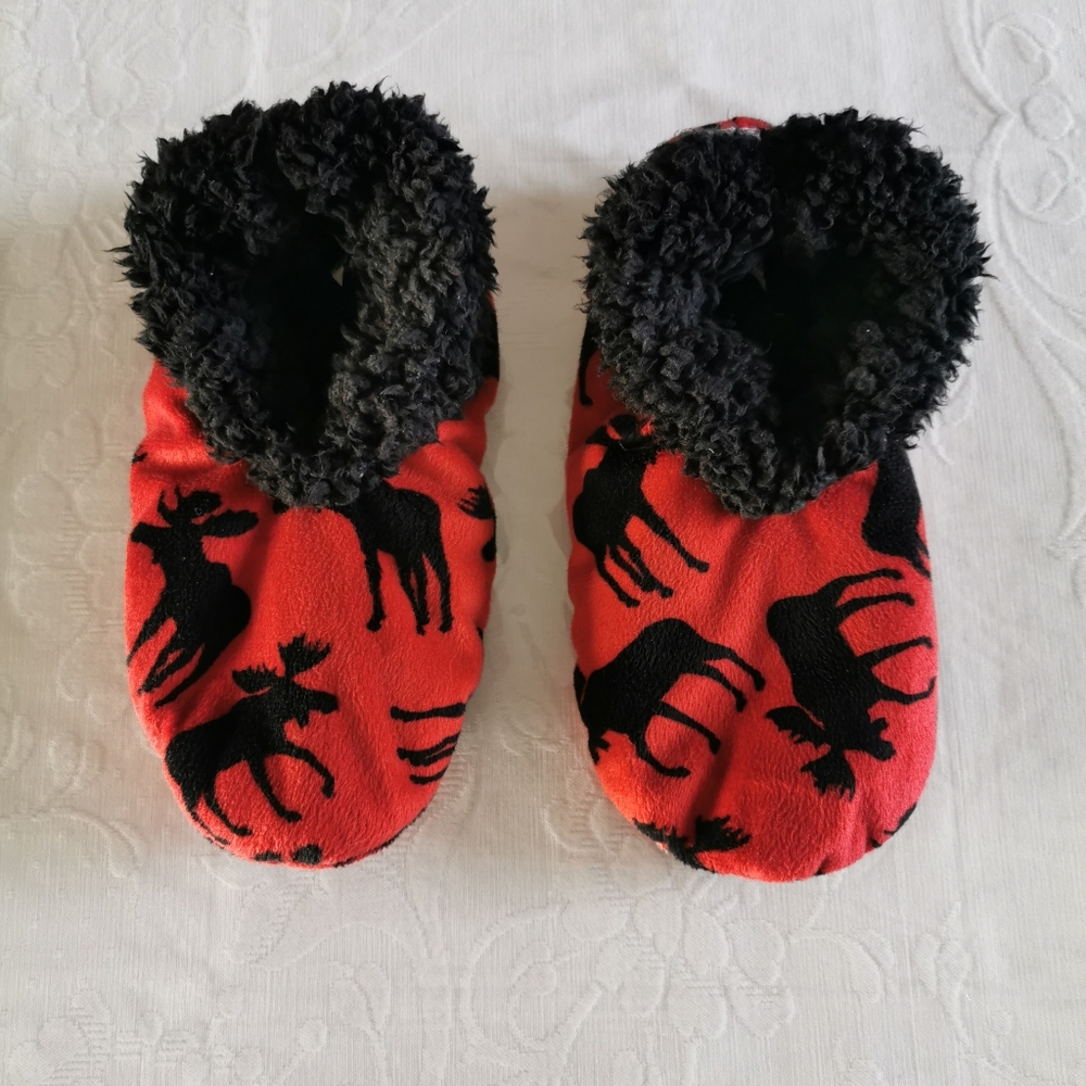 Crazy Ones Red & Black Moose Slippers Size S/M